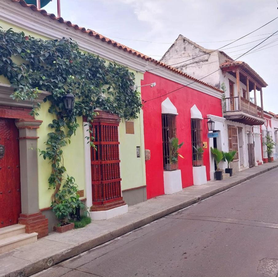Quarto com Cama de Casal ou 2 de Solteiro - Térreo