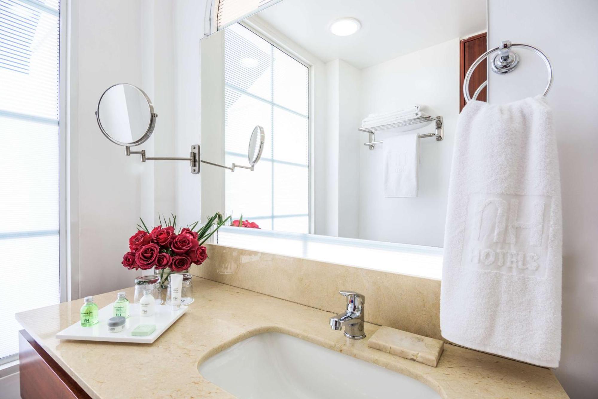 Quarto Superior com Cama de Casal ou 2 de Solteiro, Vista e Cama Extra (2 Adultos + 1 Criança)