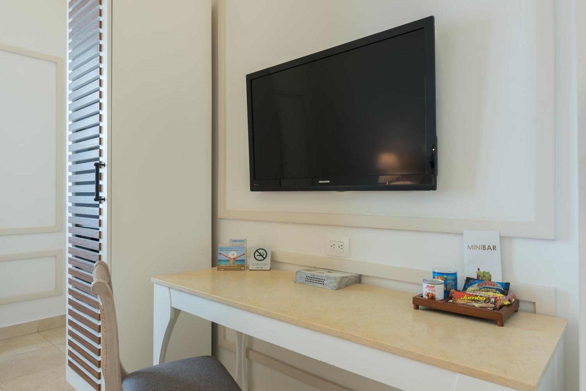 1 King Bed,3 Single Beds Family Room