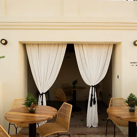 Privado Designer Boutique Hotel-3